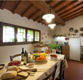 A selection of 2-3 bedroom apartments with shared pool near Florence, Sleeps 4-6
